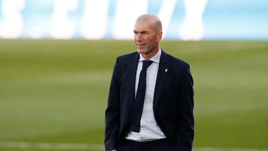 Bom tấn trên băng ghế huấn luyện: Zidane có thể tái xuất tại Bernabeu